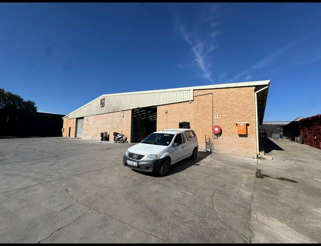 1,300M² WAREHOUSE TO LET IN INDUSTRIA WEST